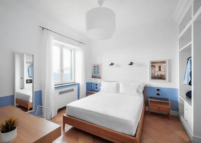 & Else Πανσιόν